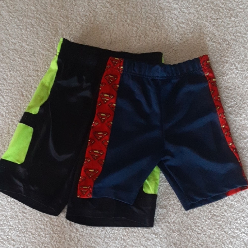 🌹 2 pairs of boys athletic shorts. Superman and tek gear. 3T.